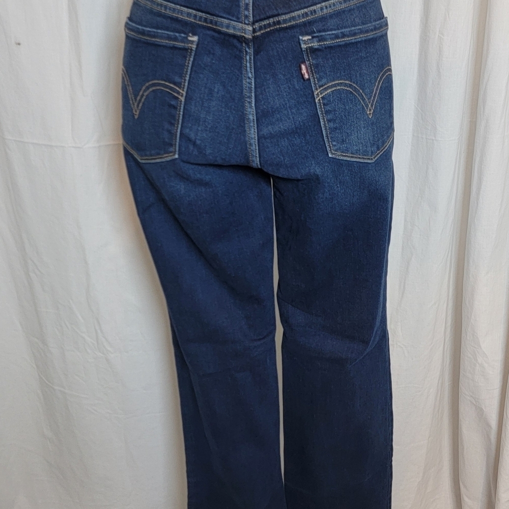 Women's Straight Leg Levi's - Picture 2 of 4